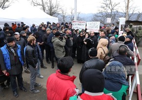 Number of protesters on Shusha-Khankandi road growing: 'We felt it our duty to come here'