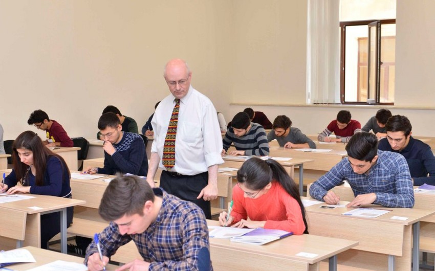 В Бакинской Высшей Школе Нефти британские преподаватели проводят экзамены по итогам семестра