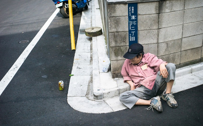 Japanese police ask drinkers to stop sleeping in street