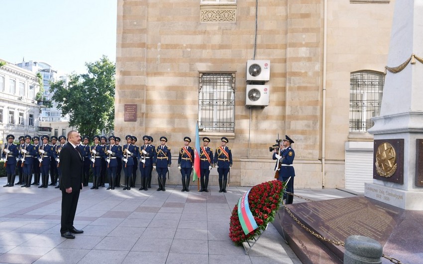President Ilham Aliyev visits monument to Azerbaijan Democratic Republic