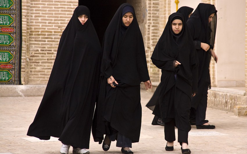 На улицах Тегерана за женщинами будет следить тайная полиция