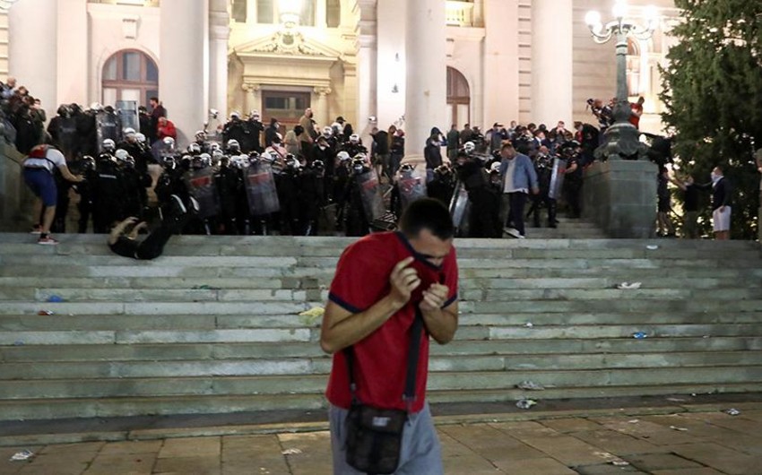 В ходе протестов в Белграде пострадали 43 полицейских и 17 демонстрантов