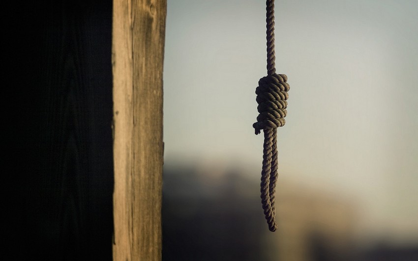 Abşeronda 26 yaşlı kişi özünü asaraq intihar edib