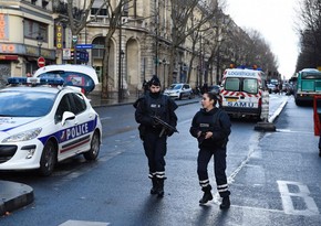 В Париже полиция застрелила угрожавшего детям мужчину с ножом