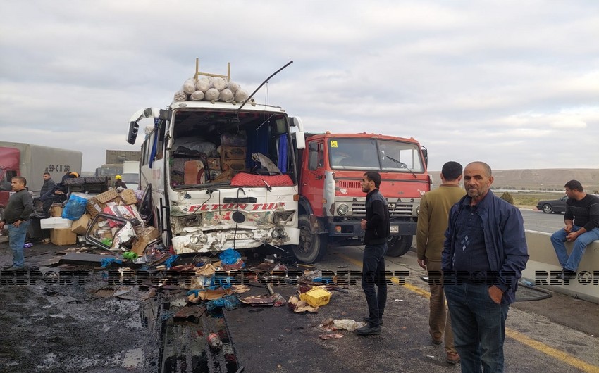 В Гаджигабуле столкнулись пассажирский автобус и грузовик, есть пострадавшие 