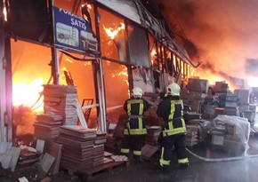 Two hectares burn down in building materials market fire in Baku - UPDATED