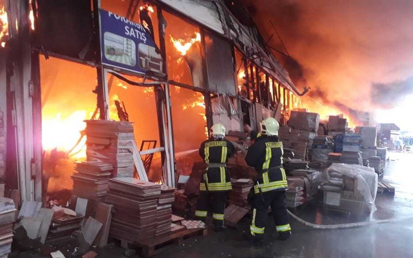 Two hectares burn down in building materials market fire in Baku - UPDATED