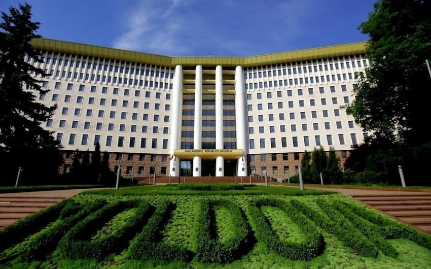 Парламент Молдовы одобрил повышение пенсионного возраста