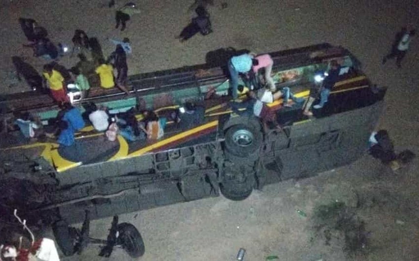 Семь человек погибли в Индии в результате ДТП с автобусом