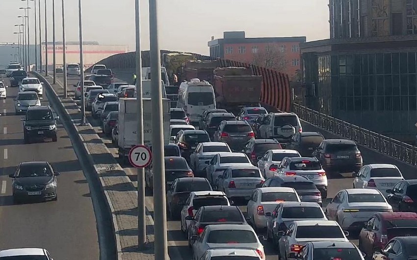 Paytaxtda təmir işləri ilə bağlı “Koroğlu” metrostansiyası istiqamətində sıxlıq yaranıb