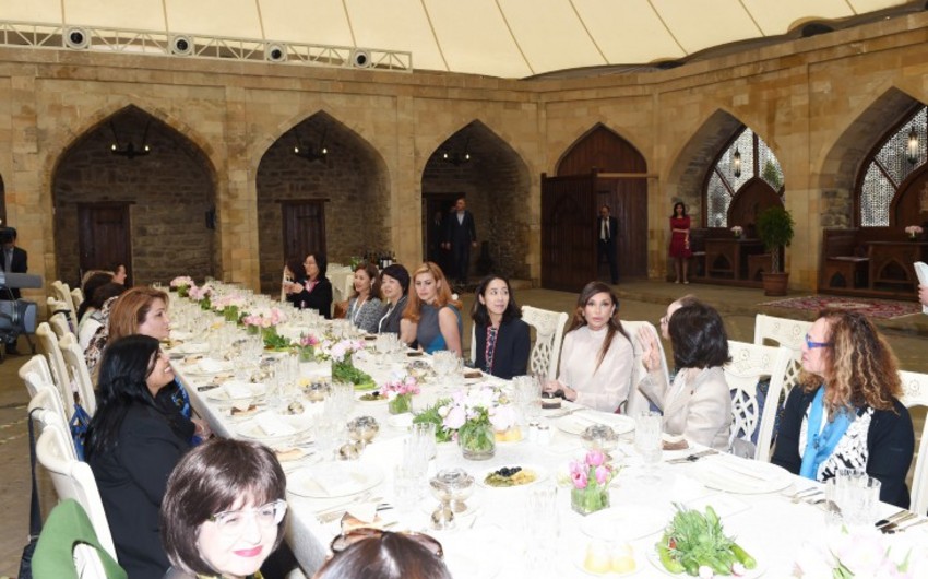 Dinner reception hosted on behalf of first lady Mehriban Aliyeva in honour of spouses of participants of ADB's 48th Annual Meeting
