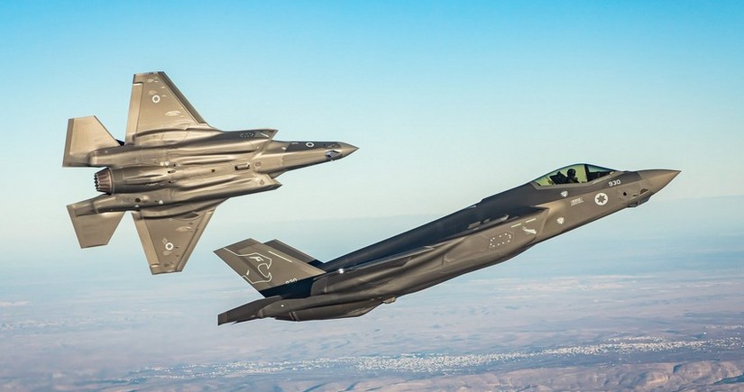 Israeli army says airstrike hits artillery in southern Syria