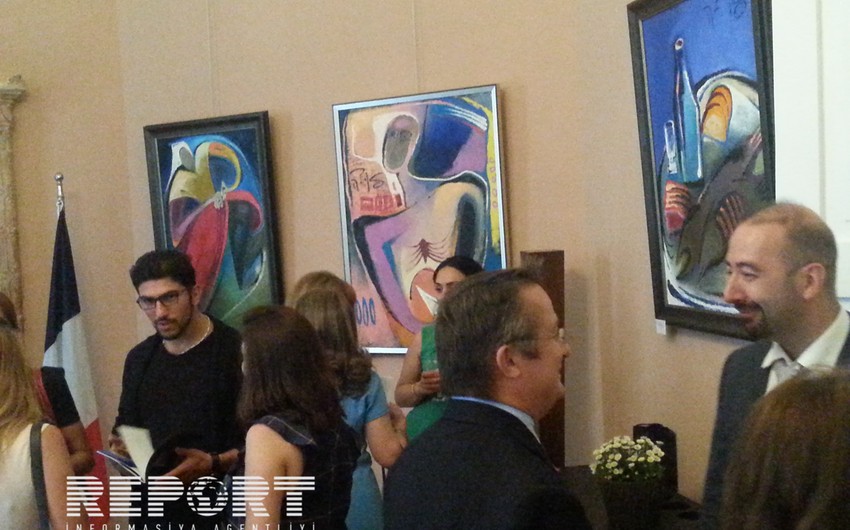 ​В посольстве Франции открылась выставка азербайджанской художницы