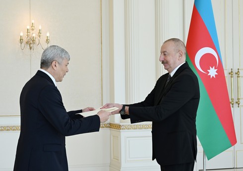 Ильхам Алиев принял верительные грамоты новоназначенного посла Кыргызстана