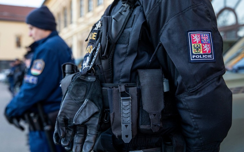 Czech Republic seeks man who threatened hundreds of schools with bombs