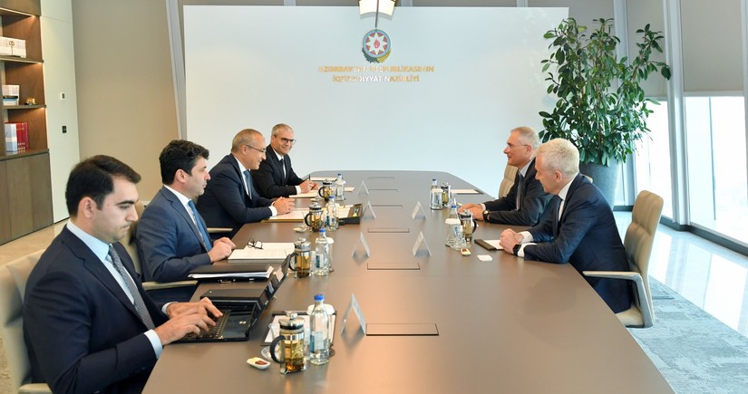Азербайджан обсудил с итальянской компанией меры по декарбонизации