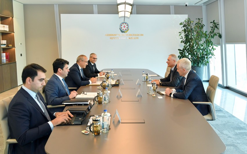 Азербайджан обсудил с итальянской компанией меры по декарбонизации