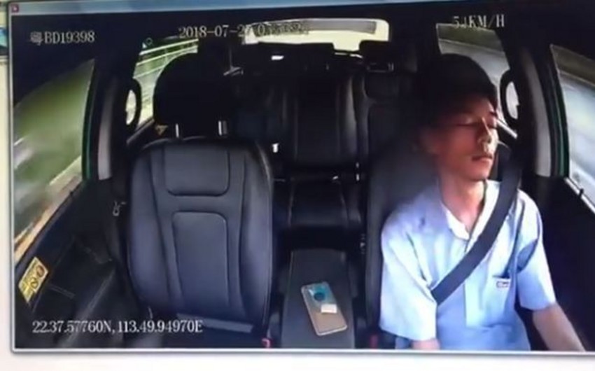 В Китае таксист целую минуту спал за рулём движущегося автомобиля - ВИДЕО