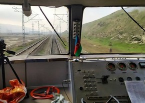 One dead in Baku as passenger car collides with electric locomotive