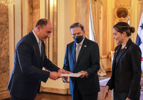 Посол Азербайджана вручил верительные грамоты президенту Панамы