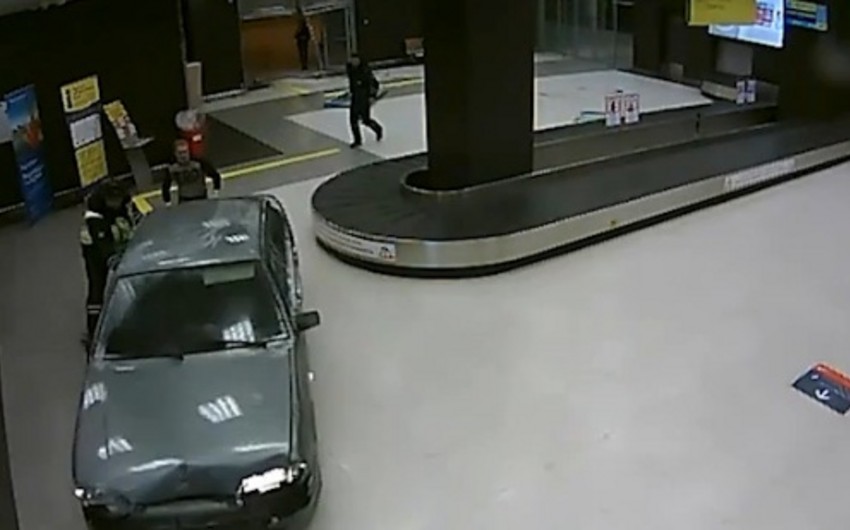 Kazanda polisdən qaçaraq hava limanına avtomobillə daxil olan sürücünün videosu yayımlanıb - VİDEO