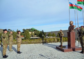 Azerbaijani defense minister visits military unit of Special Forces