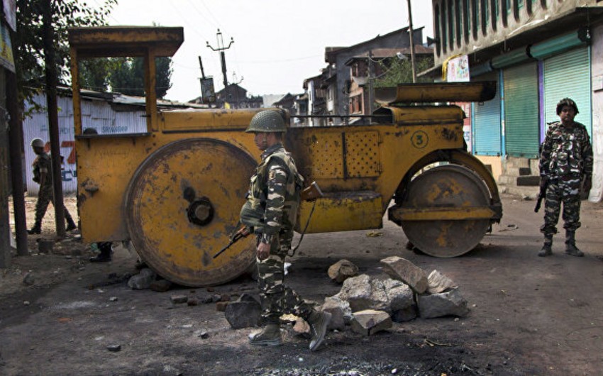 Hindistanda terrorçuların hərbi düşərgəyə hücumu zamanı 17 hərbçi ölüb