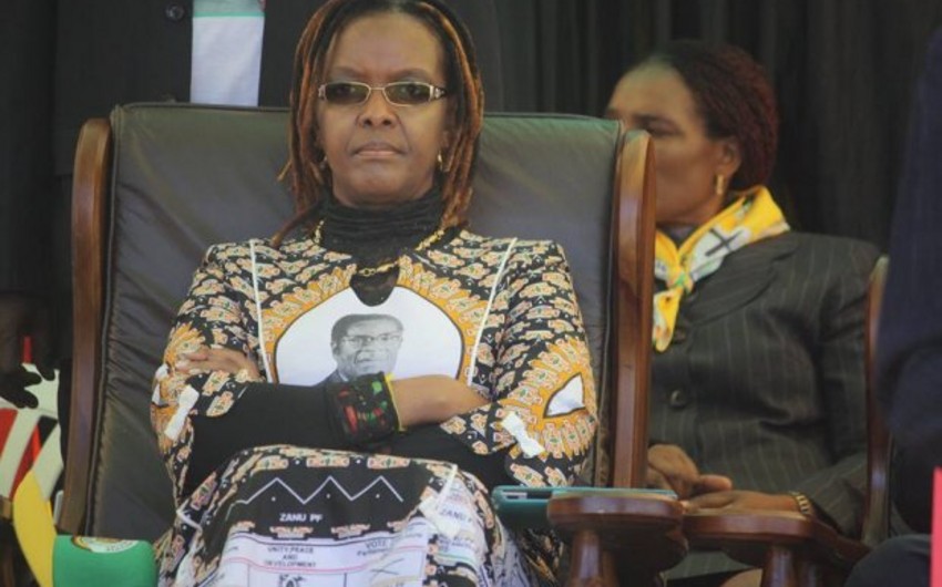 СМИ: Жена президента Зимбабве покинула страну