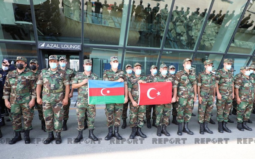 First group of Azerbaijani firefighters return home from Turkey