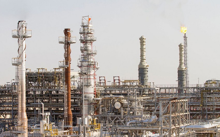 Rocket attack causes fire at oil refinery in Iraq