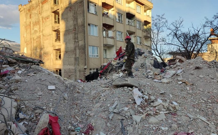 Azərbaycan xilasediciləri Türkiyədə dağıntılar altından 53 nəfəri sağ, 741 nəfərin cəsədini çıxarıb