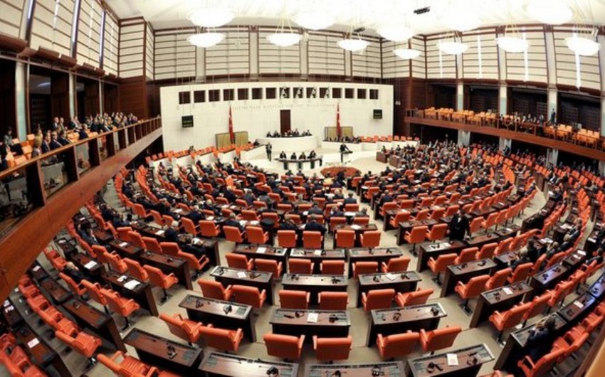 ​Парламент Турции вынес правительству Давутоглу вотум доверия