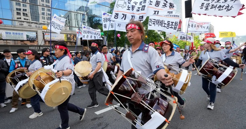 В Сеуле профсоюзы провели первомайские манифестации