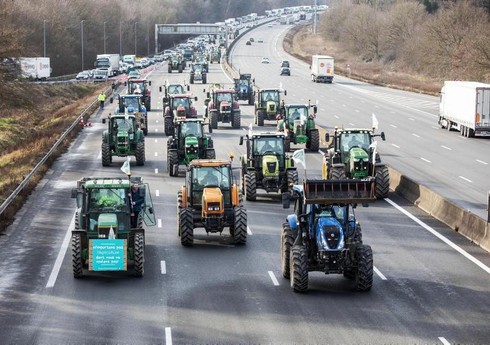 Протестующие фермеры съезжаются в Брюссель, где пройдет саммит ЕС