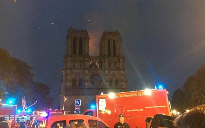 Во Франции горит Собор Парижской Богоматери - ВИДЕО