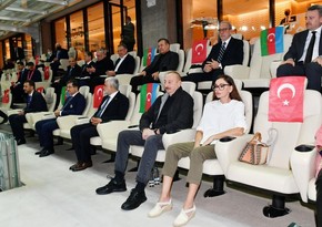 Президент Ильхам Алиев и первая леди Мехрибан Алиева наблюдали за благотворительным матчем Карабах - Галатасарай