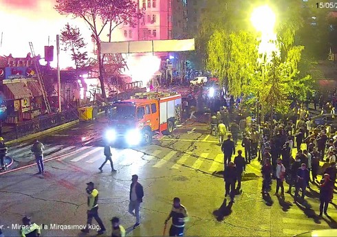 В Баку из-за пожара на проспекте Азадлыг ограничено движение транспорта