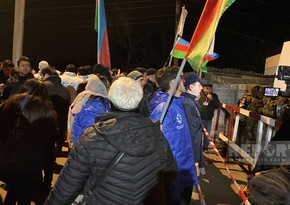 Protesters chanting patriotic slogans on Shusha-Khankandi road 