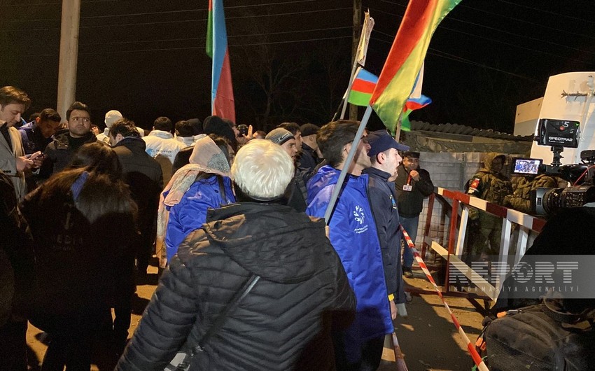 Protesters chanting patriotic slogans on Shusha-Khankandi road 