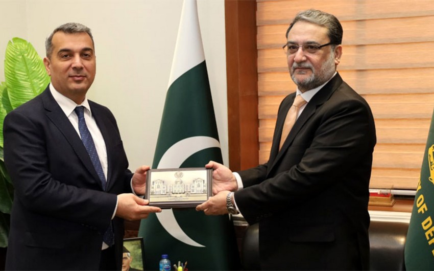 Azerbaijani ambassador discusses military cooperation with Pakistan's defense minister