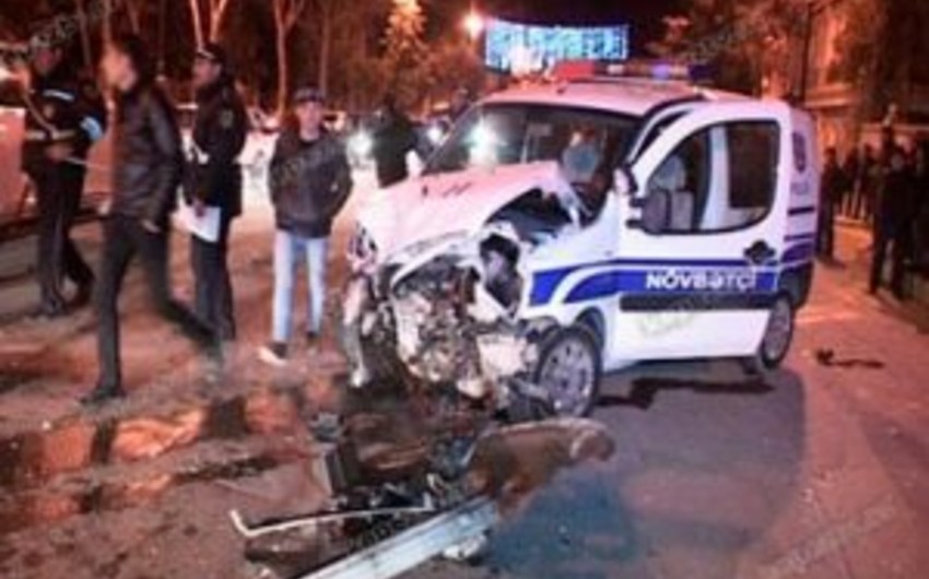 В Баку автомобиль ППС попал в аварию