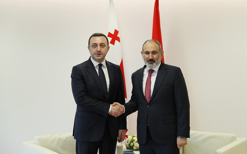 Armenian and Georgian PMs talk over phone 