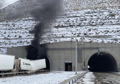 ABŞ-də baş verən qəzaya görə ölkənin əsas magistrallarından biri bağlanıb