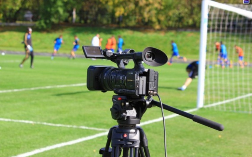 Футбольные видео трансляции. Видеокамера для футбола. Камера для съемки футбола. Видеокамеры на футбольных матчах. Видеосъемка на футбольном матче.