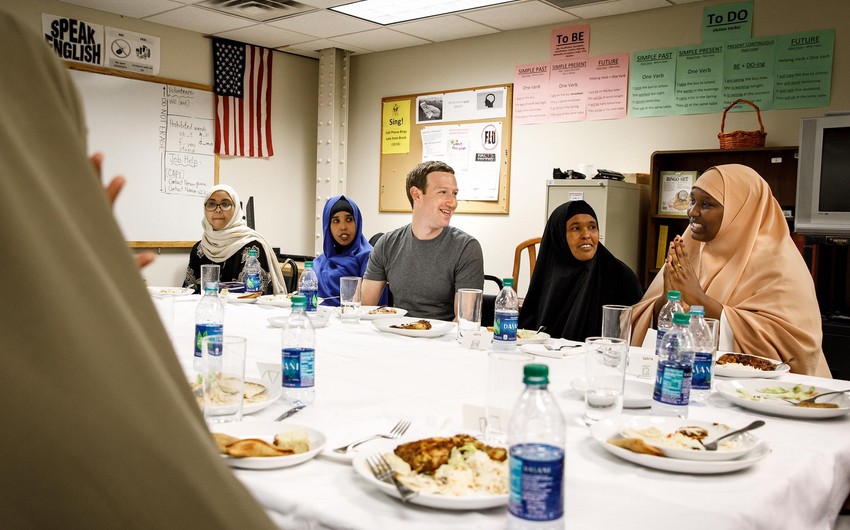 Mark Zuckerberg attends Iftar dinner for first time