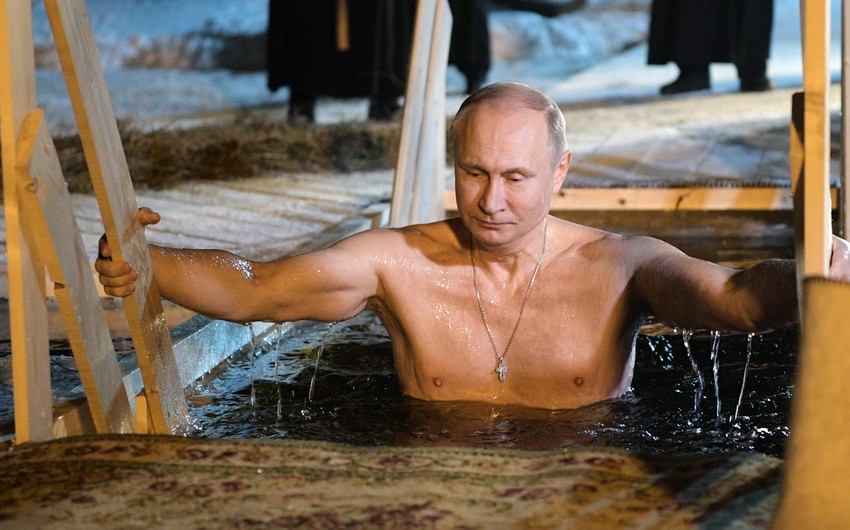 Путин принял участие в крещенских купаниях - ФОТО