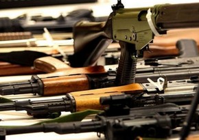 Police officers find 2 machine guns, 19 sub-machine guns and 4 pistols in Khankandi