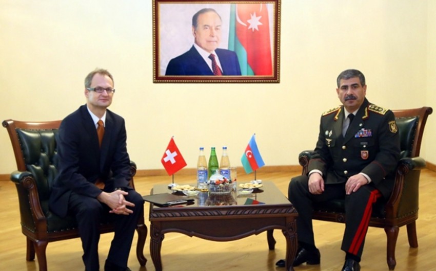 Министр обороны встретился с послом Швейцарии в Азербайджане