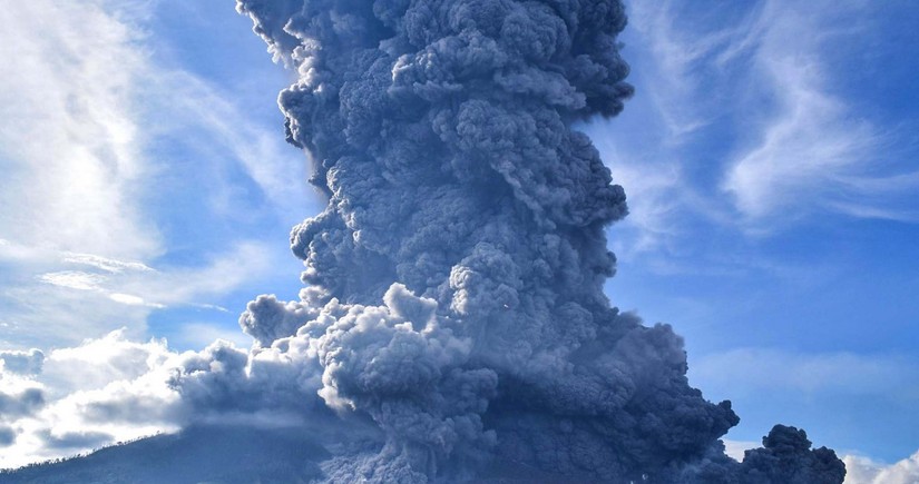 İndoneziyada vulkan püskürüb, 11 nəfər həyatını itirib