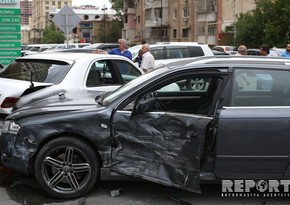 6 car pileup in Baku, two injured - PHOTO